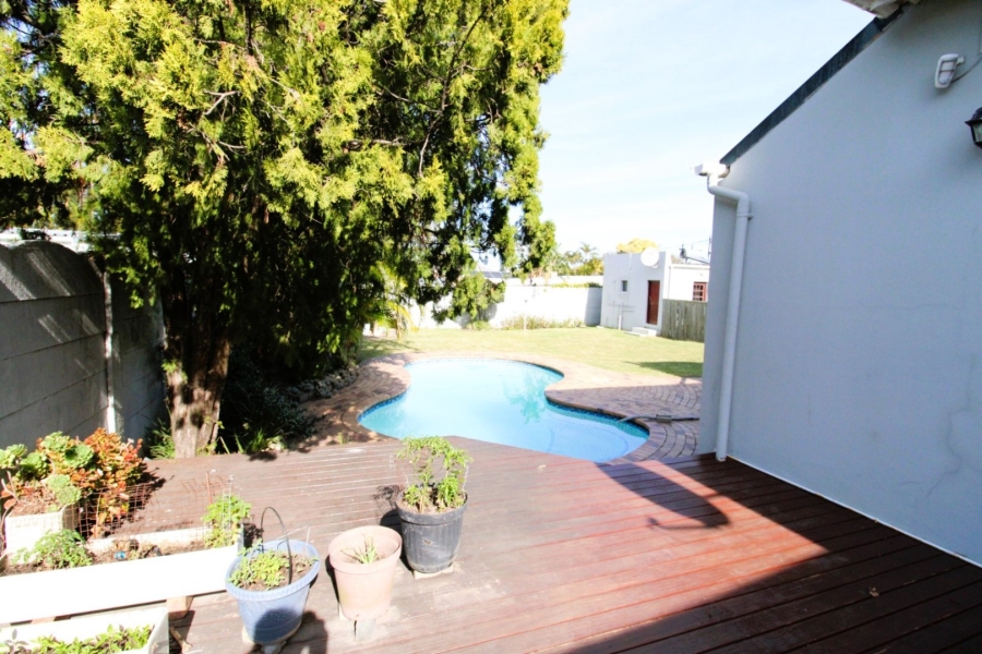 4 Bedroom Property for Sale in Berea Eastern Cape